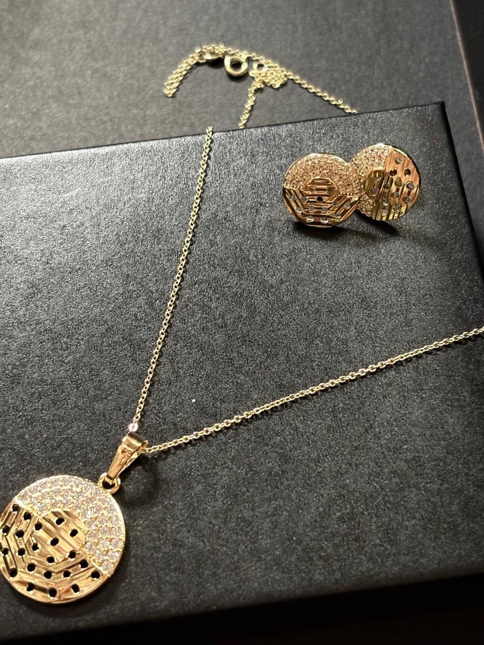 Pack Élégance Dorée – Collier & Boucles d'Oreille